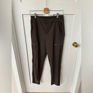 Athleta Wander Hybrid Pant Size 8 Chocolate Brown
